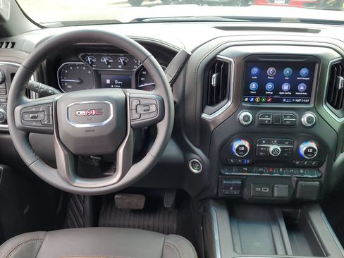 Used 2022 GMC Sierra 2500 AT4 w/ AT4 Preferred Package AWD/4WD image 12
