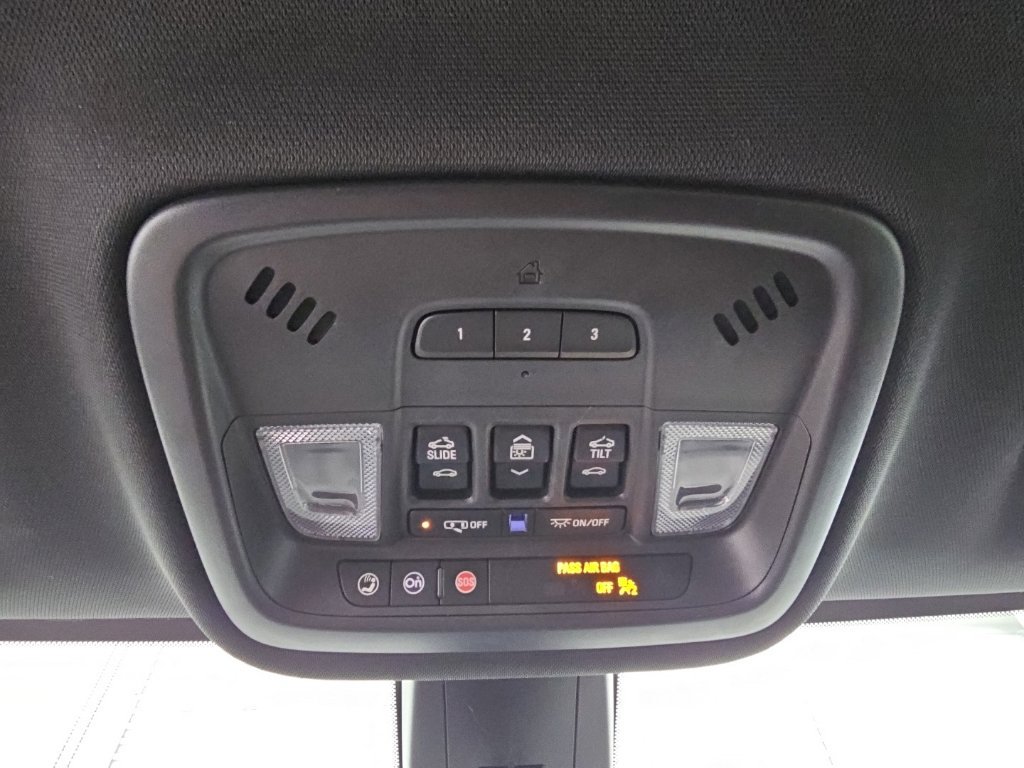Used 2023 Chevrolet Traverse Premier FWD image 26