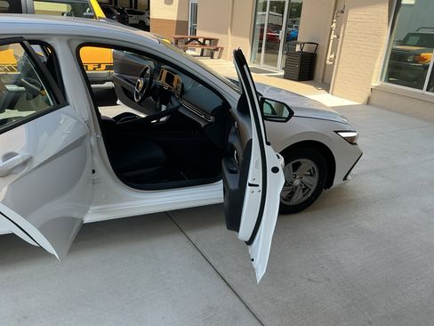 New 2026 Hyundai Elantra SE FWD image 26