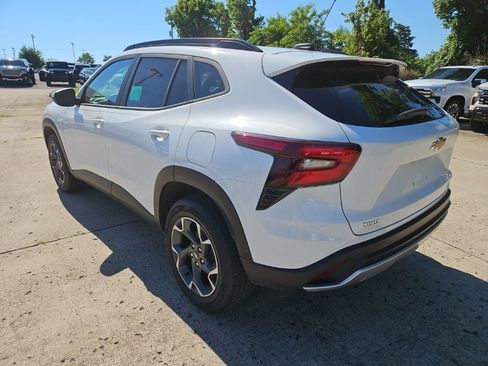 Used 2024 Chevrolet Trax LT w/ Driver Confidence Package FWD image 4