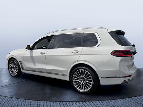 Certified 2024 BMW X7 xDrive40i w/ Parking Assistance Package AWD/4WD image 4
