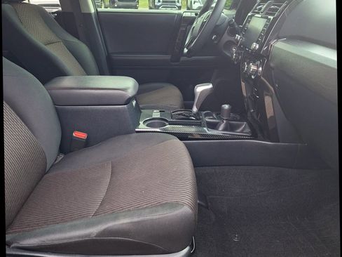 Used 2020 Toyota 4Runner TRD Off-Road AWD/4WD image 10
