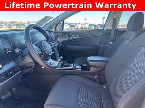 Used 2024 Kia Sportage LX image 2