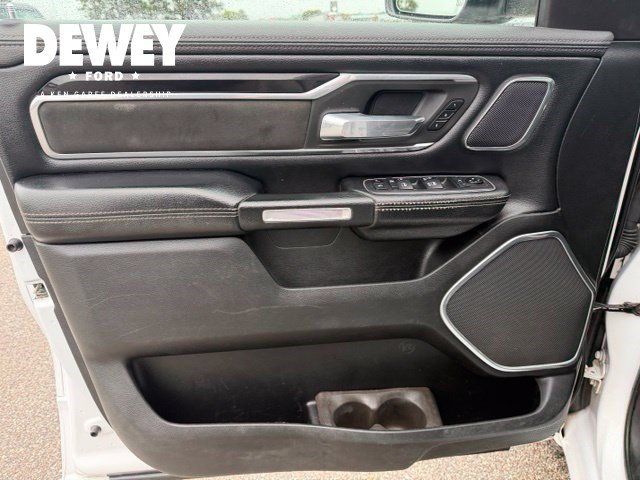 Used 2019 RAM 1500 Laramie AWD/4WD image 10