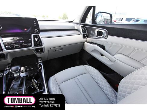 Used 2023 Kia Sorento SX AWD/4WD image 11