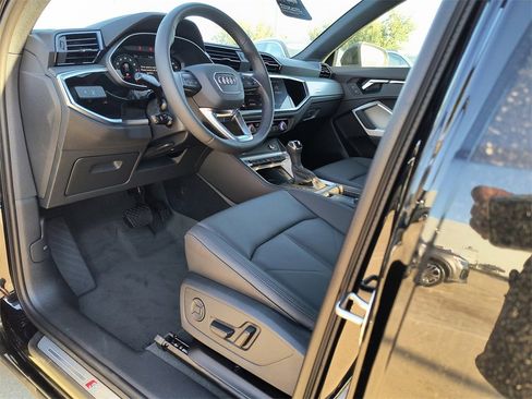 New 2025 Audi Q3 2.0T Premium image 2