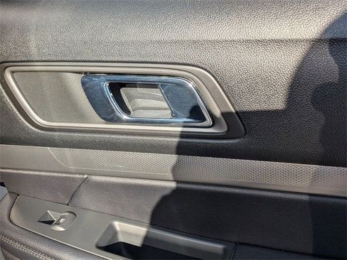 Used 2018 Ford Explorer XLT w/ Equipment Group 202A image 34