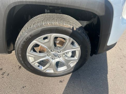Used 2023 Jeep Renegade Limited AWD/4WD image 28