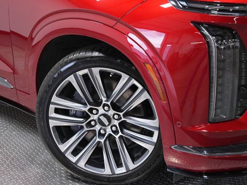 Used 2026 Cadillac Vistiq Platinum w/ LPO, Floor Liner Package AWD/4WD image 59