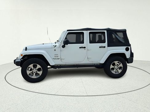 Used 2018 Jeep Wrangler Unlimited Sahara AWD/4WD image 3