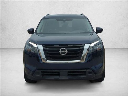 Used 2025 Nissan Pathfinder SV FWD image 2