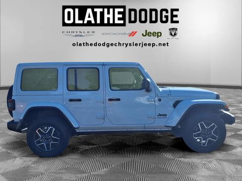 Used 2025 Jeep Wrangler Unlimited Sahara AWD/4WD image 26