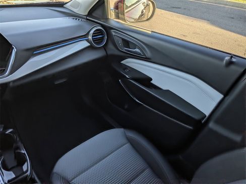 Certified 2025 Chevrolet Trax LT image 18