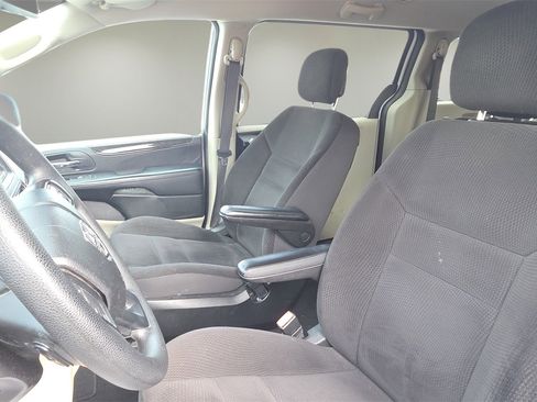 Used 2018 Dodge Grand Caravan SE w/ UConnect Hands-Free Group image 20