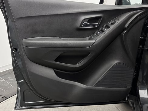 Used 2019 Chevrolet Trax LS FWD image 10