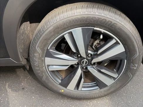 Used 2023 Nissan Rogue SL w/ SL Premium Package image 31