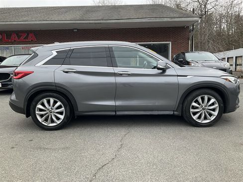 Used 2019 INFINITI QX50 Essential w/ Premium Heat Package image 4