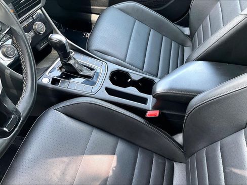 Used 2021 Volkswagen Jetta SE w/ SE Cold Weather Package FWD image 17