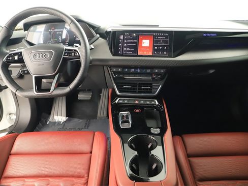 Used 2024 Audi e-tron GT Prestige image 18