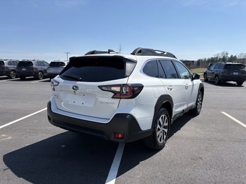 Used 2025 Subaru Outback Premium image 9