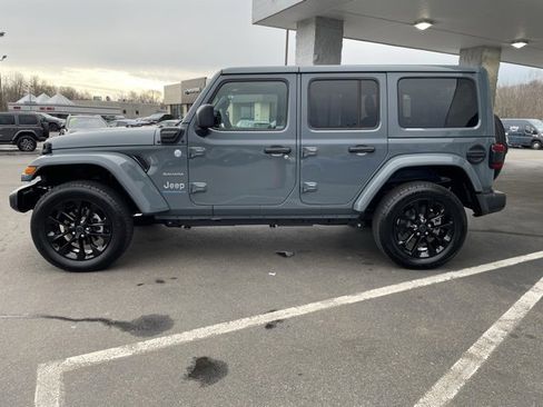 Used 2024 Jeep Wrangler Unlimited Sahara w/ Safety Group image 8