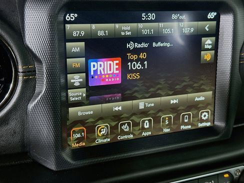 Used 2023 Jeep Wrangler Unlimited Sahara AWD/4WD image 19