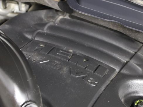 Used 2018 RAM 1500 Classic SLT image 17