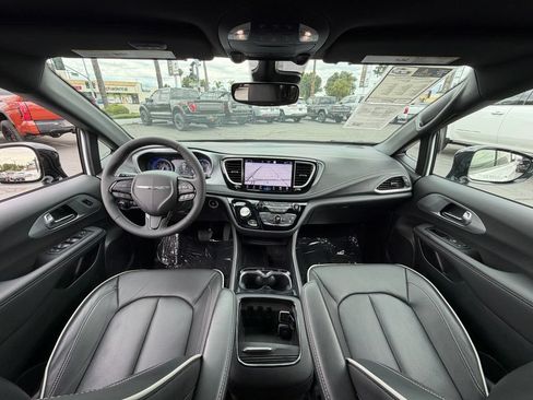 Used 2026 Chrysler Pacifica Limited w/ S Appearance Package FWD image 38