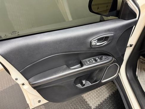 Used 2019 Jeep Compass Latitude image 20