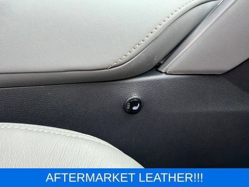 Used 2022 Toyota Venza LE AWD/4WD image 24