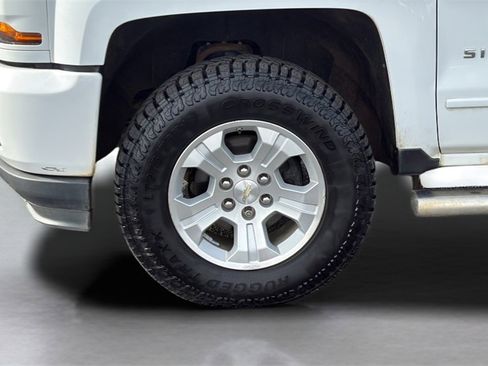 Used 2018 Chevrolet Silverado 1500 LT w/ All Star Edition image 9