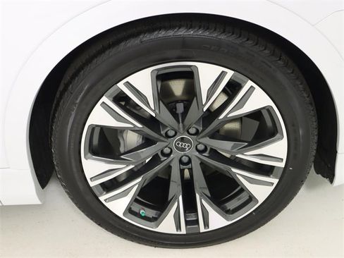 New 2026 Audi Q8 Premium Plus image 9