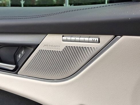 Used 2021 Jaguar F-PACE SVR image 28