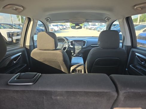 Used 2022 GMC Terrain SLE FWD image 4
