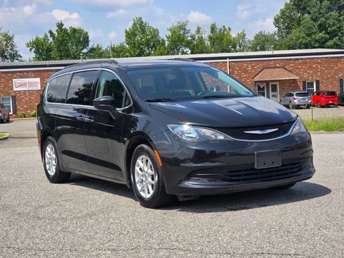 Used 2020 Chrysler Voyager Lxi FWD image 6