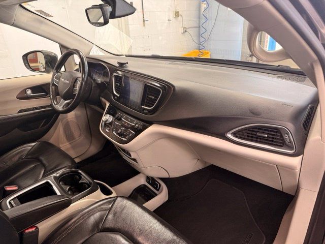 Used 2017 Chrysler Pacifica Touring-L Plus w/ Tire & Wheel Group FWD image 29