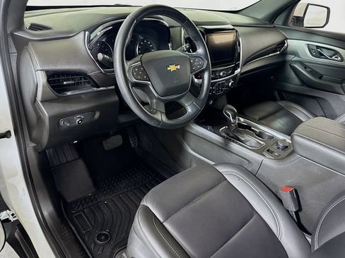 Used 2023 Chevrolet Traverse LT FWD image 7