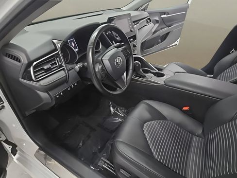 Used 2024 Toyota Camry SE FWD image 11