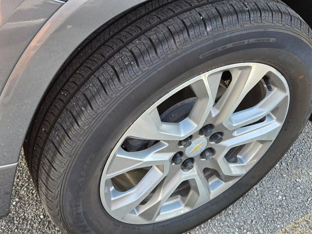 Used 2020 Chevrolet Traverse Premier w/ LPO, Floor Liner Package FWD image 11