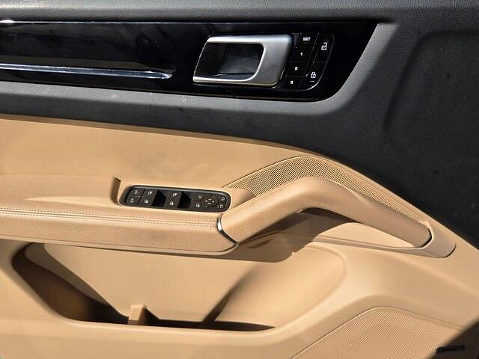 Used 2021 Porsche Cayenne AWD/4WD image 25