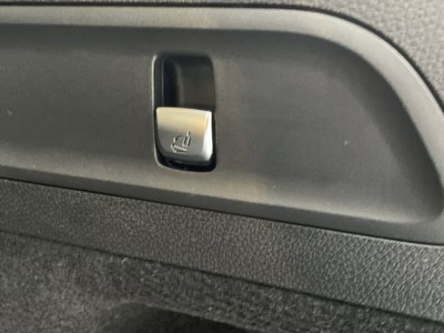 Used 2019 Mercedes-Benz GLC 300 image 12