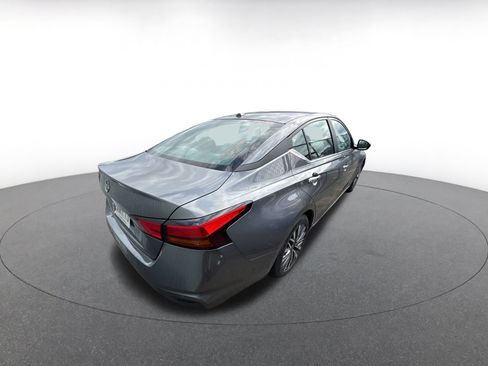 Used 2025 Nissan Altima 2.5 SV FWD image 13