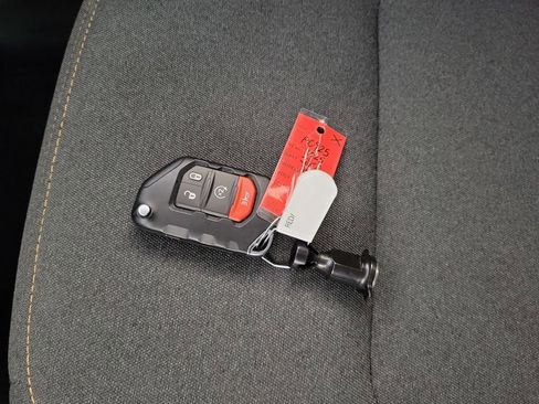 Used 2025 Jeep Wrangler Unlimited Sahara AWD/4WD image 27