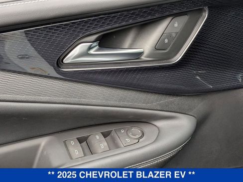 New 2025 Chevrolet Blazer EV LT AWD/4WD image 12
