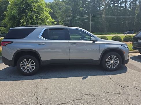 Used 2023 Chevrolet Traverse LT FWD image 6
