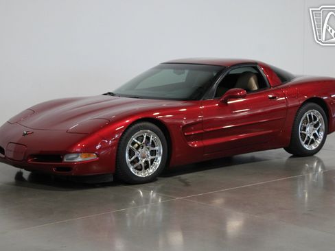 Used 2001 Chevrolet Corvette Coupe w/ Preferred Equipment Group2 image 31