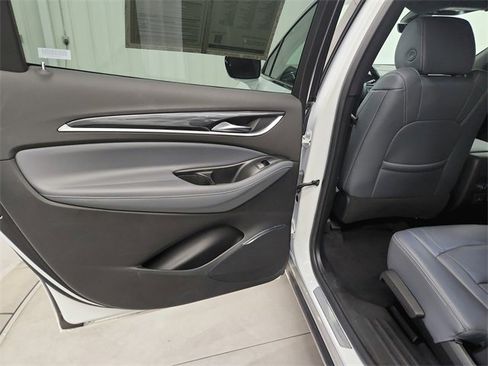 Used 2024 Buick Enclave Premium image 37