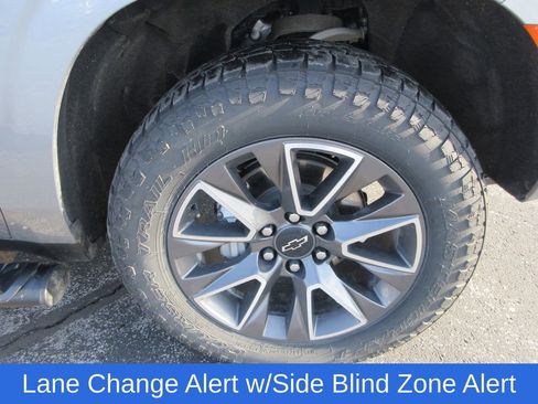 Certified 2024 Chevrolet Suburban Z71 w/ Luxury Package image 9