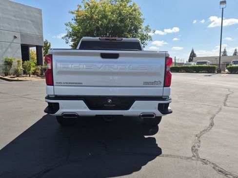 Used 2022 Chevrolet Silverado 1500 High Country w/ Z71 Off-Road Package AWD/4WD image 6
