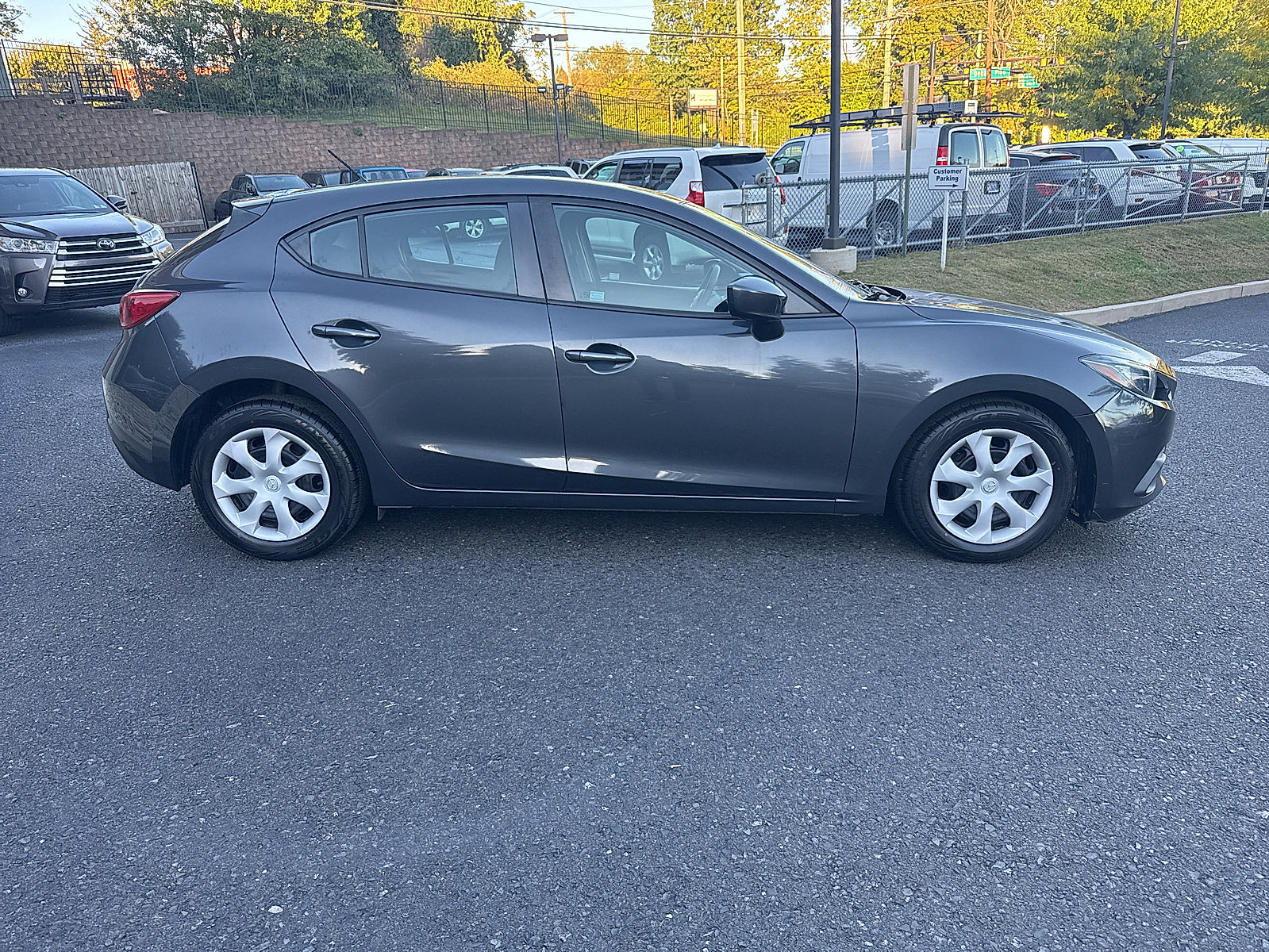 Used 2015 MAZDA MAZDA3 i Sport FWD image 3